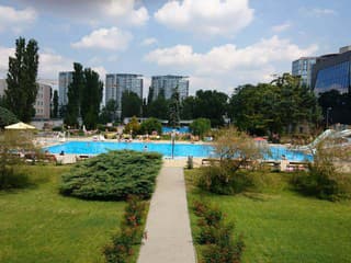 Želiezovce plánujú moderné kúpalisko s wellness a bazénmi – pripravili štúdiu pre nový areál
