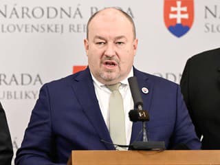 Poslanci okolo Huliaka: Podpora cestného zákona bez radarov a súhlas s volebnou novelou