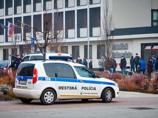 Polročné vysvedčenia v Bratislave: Mestská polícia posilní hliadky pri školách a priechodoch