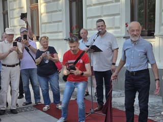 Vo Zvolene odhalili dlaždicu legendárneho maratónca Jána Hazuchu