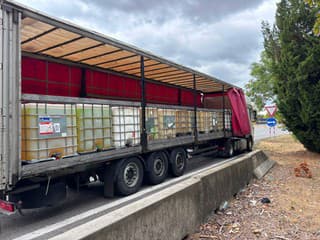 Polícia v Bratislavskom kraji zadržala muža pri krádeži 5000 litrov nafty z produktovodu
