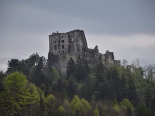 Rekonštrukcia hradu Likava prináša novinky: Opravy aj v doteraz neprístupných častiach, pozrite si aktuálne zábery