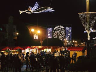 Vianočné trhy v Banskej Bystrici lákajú na ručne vyrobené darčeky a tradičné dobroty z regiónu