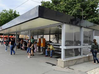 Topoľčany začali modernizovať všetky autobusové zastávky – pribudnú prístrešky aj elektronické tabule