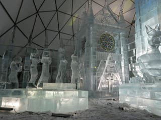 Na Hrebienku vzniká unikátna galéria: Umelci vytvárajú 20 ľadových sôch s olympijskou tematikou