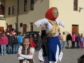 V Banskej Bystrici opäť ožije tradícia: Sprievod vynesie Morenu a privíta jar na námestí