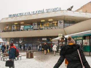 Predvianočná spoveď na hlavnej stanici v Bratislave: Biskup Haľko pozýva na rozhovor a stíšenie