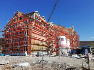 V Diviakoch nad Nitricou vyrastú tri nové bytové domy, obec získala vyše 5 miliónov eur