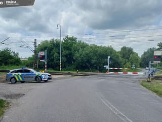 Dôležité upozornenie: Železničné priecestie v Ťahanovciach bude zajtra úplne uzavreté – polícia vyzýva vodičov na obchádzky