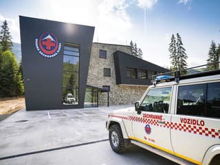 Dráma pod Sedlom Ploskej: Horskí záchranári pomáhali zranenej turistke vo Veľkej Fatre