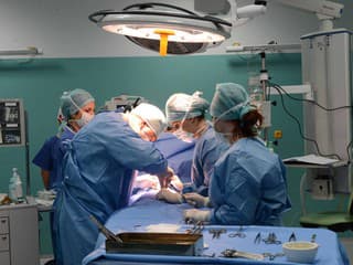 Bardejovská nemocnica zavádza robotické operácie kolien: Moderná liečba už čoskoro aj v regióne