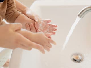 Úrad verejného zdravotníctva varuje: Ako v zime udržať imunitu detí? Dôležité sú prechádzky, vitamíny aj umývanie rúk