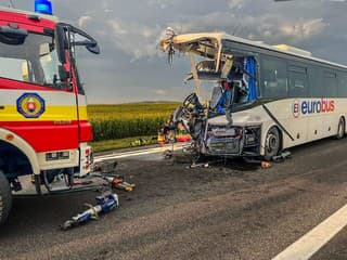 Stav posledného zraneného po tragickej nehode autobusu pri Drienovci je stabilizovaný, ďalších už prepustili