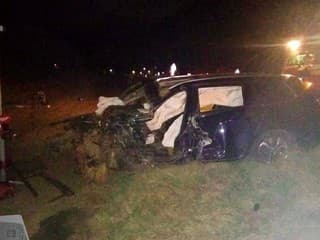 Tragédia pri Sabinove: Vodič prešiel do protismeru a narazil do stromu. Náraz neprežil