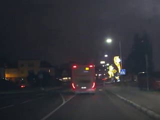 ŠOKUJÚCE VIDEO Vodič autobusu šoféroval na mol opitý: Vo vozidle mal cestujúcich