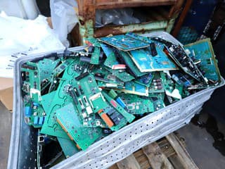 Elektroodpad na Slovensku: Narástli nové hrozby, najväčší problém sú batérie a nelegálny zber