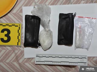 Polícia zadržala štyroch mužov pri veľkej akcii: Obvinení z distribúcie pervitínu v Dunajskej Strede a Galante