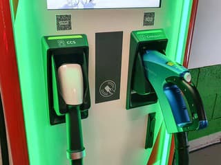 Veľký Krtíš rozbieha výstavbu nabíjačiek pre elektromobily – pribudnú na viacerých miestach