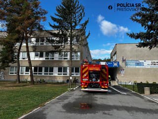 Požiar strechy školy v Prešove: Ranná evakuácia žiakov, zasahovali všetky záchranné zložky