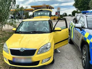 Policajti v Zemianskej Olči odhalili v aute 100-tisíc nelegálnych cigariet pri bežnej kontrole