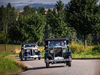 Veteránske skvosty opäť zaplnia Považie: Príde viac ako 80 historických áut a motocyklov