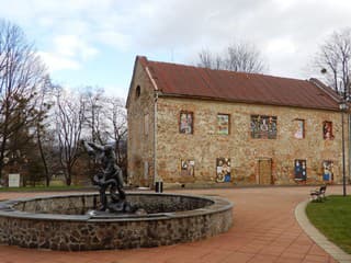 Snina obnovila park pri Malom kaštieli: Nový altánok, osvetlenie aj chodníky za 375-tisíc eur