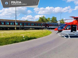 Polícia vyšetruje okolnosti zrážky auta s vlakom pri Chynoranoch: Zranili sa aj deti