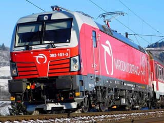 Mimoriadny autovlak ZSSK odvezie 82 historických vozidiel naprieč Slovenskom: Unikátna akcia už budúci týždeň