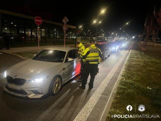Polícia v Bratislave kontrolovala tuningový zraz: Zadržali vodičáky aj osvedčenia