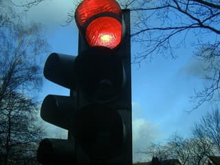 Svetelná signalizácia na Rybníkovej ulici má zvýšiť bezpečnosť chodcov