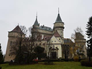 Návštevníci budú môcť opäť spoznať nádvoria Bojnického zámku po zotmení