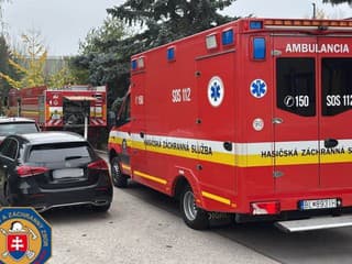 Požiar strechy rodinného domu vo Vozokanoch: Hasiči zasahovali niekoľko hodín, nikto sa nezranil