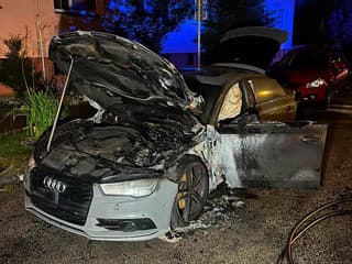 Úmyselne podpálené auto v Žiline: Hasiči zasahovali, škoda 30-tisíc eur