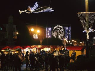 Vianočné trhy v Banskej Bystrici lákajú na ručne vyrobené darčeky a tradičné dobroty z regiónu