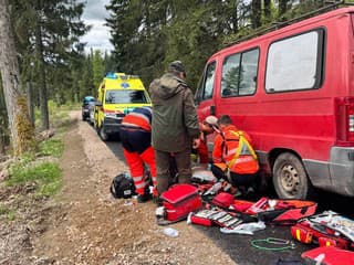 AKTUÁLNE FOTO TRAGÉDIE Dodávka s ľuďmi sa takmer zrútila do doliny: Zasahoval aj vrtuľník, prišla krutá správa!