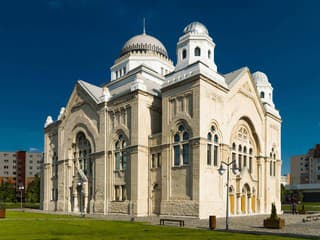 V Lučenci odštartovali modernizáciu 10 zastávok MHD – prístrešky budú modernejšie aj bezpečnejšie