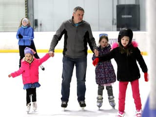 Verejné korčuľovanie a plaváreň v Bratislave a Malackách: Kedy si môžete zašportovať medzi sviatkami?