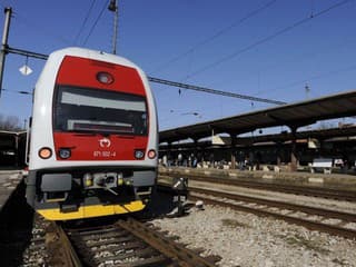 HROZNÁ TRAGÉDIA na železnici: Rušňovodič už nemal šancu, zrážka si vyžiadal život! Mrazivé DETAILY nešťastia