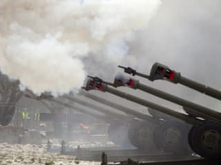 Vojaci si výročie vzniku Slovenska pripomenuli delostreleckými salvami v Bratislave