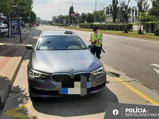Taxikár nafúkal takmer 1,4 promile: Bratislavská polícia ho obvinila, hrozí mu väzenie