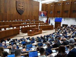 Poslanci v utorok pokračujú v schôdzi: Na programe majú aj vetované zákony