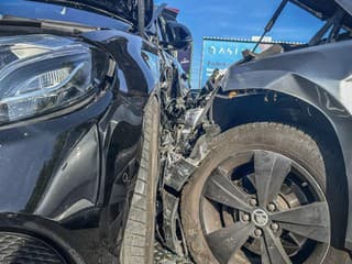 FOTO Hasiči zasahovali pri vážnej nehode na bratislavskej križovatke