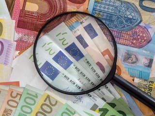 Petržalka podáva žalobu: Od obvineného úradníka aj bánk žiada milióny eur