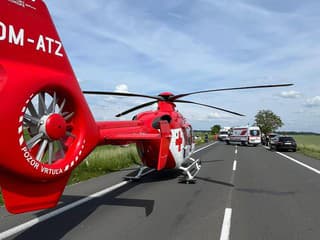 AKTUÁLNE Vážna nehoda pri Malackách: Cesta je uzavretá, na mieste pristal vrtuľník