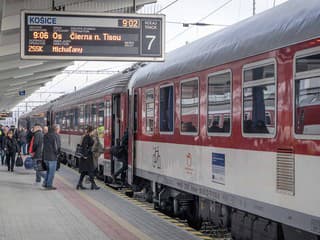 Fico ohlásil veľkú novinku: Cestovné vo vlakoch od októbra dočasne klesne o 50 %