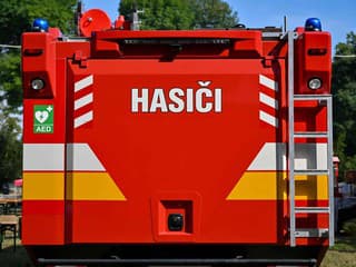 Požiar domu v Čataji: Z okna stúpal čierny dym, škodu odhadli na 10-tisíc eur