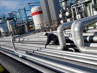 AKTUÁLNE Slovnaft zastavuje vývoz nafty na Ukrajinu. Zásobovať bude domáci trh