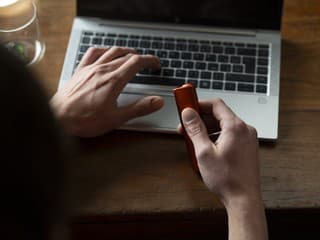 Prelomové funkcie a štýlové farby? Taká je bezdymová novinka IQOS ILUMA i