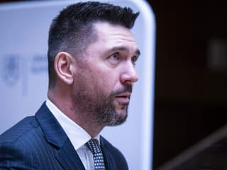 Farmári čakajú na odškodné za sucho: Minister Takáč sľubuje pomoc, Štefunko kritizuje pripravenosť vlády