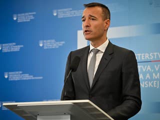 Minister Drucker: Pri maturitnej skúške nechceme prejsť výhradne na elektronickú verziu